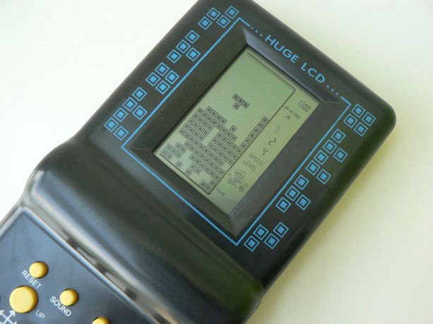 Legendarna gra elektroniczna tetris brick game